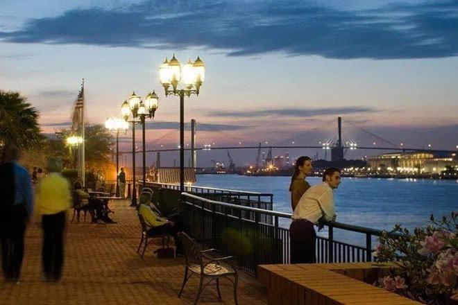 Lush Savannah Loft - Near Plant Riverside District 外观 照片